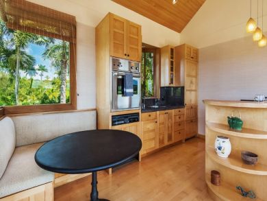 One Bedroom Secluded Hideaway Mere 150 Yard to the Beach